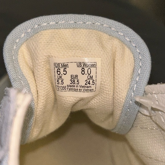 Never worn before Vans, Size 8 in Woman and 6.5 in Men’s, color is light blue - Picture 3 of 5